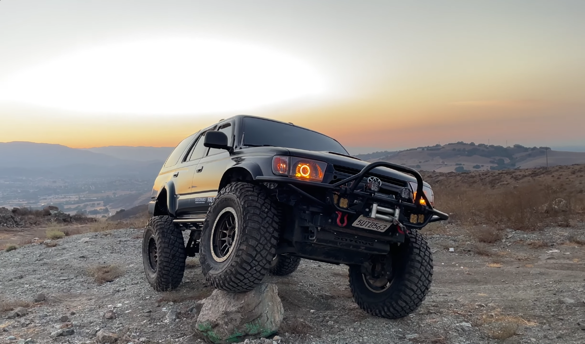 2001Toyota 4Runner overland vehicle on 37s
