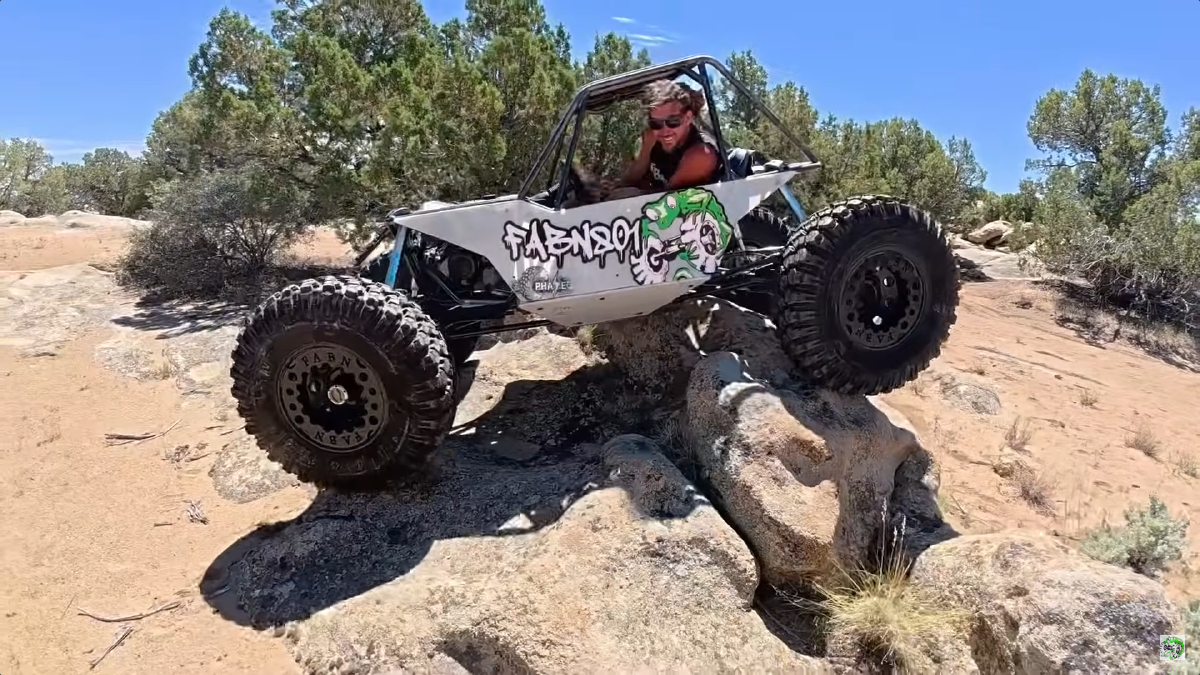 Yoshi mini rockcrawling buggy