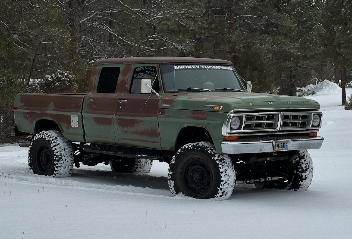 Jackduptrucks F250 Crew Cab with a 7.3L Godzilla and a modern chassis