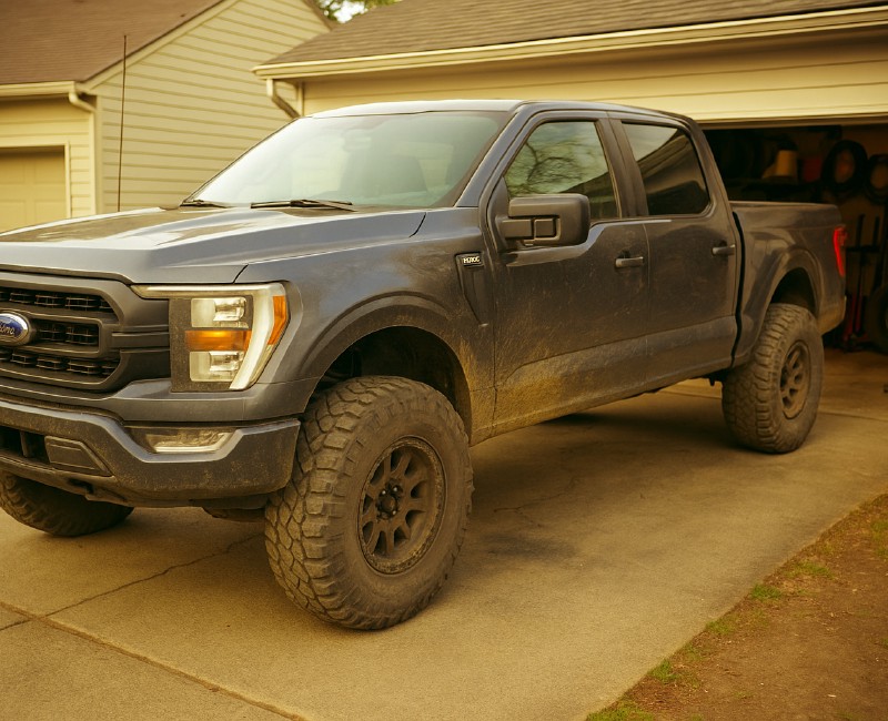 Lifted 2022 Ford pickup on 35 inch tires