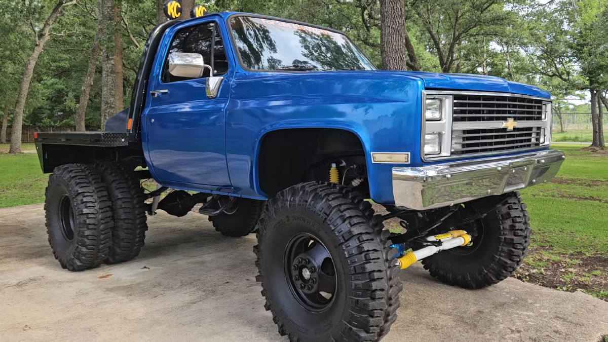 This 1984 K10 dually is too big for a trailer - but perfect for adventure. There's nothing like dual rear boggers and a flatbed.